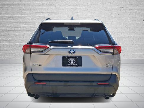 Used 2021 Toyota RAV4 LE AWD/4WD image 5