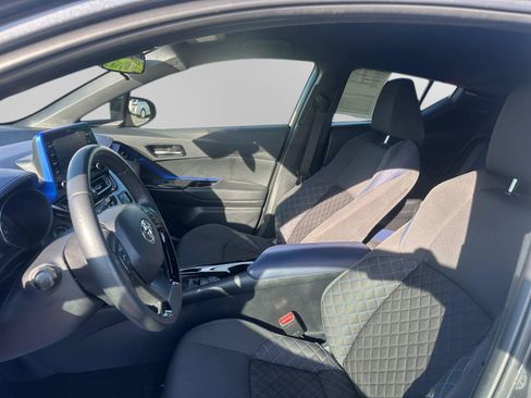 Used 2022 Toyota C-HR XLE FWD image 11