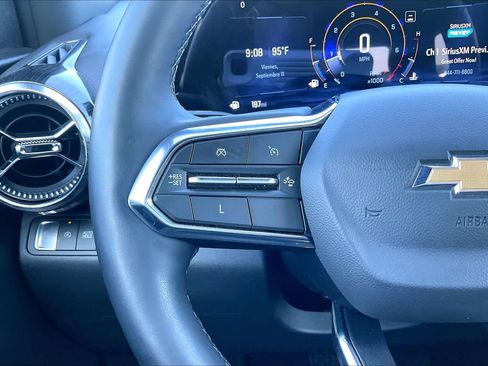 Used 2025 Chevrolet Equinox LT w/ Safety and Technology Package FWD image 23