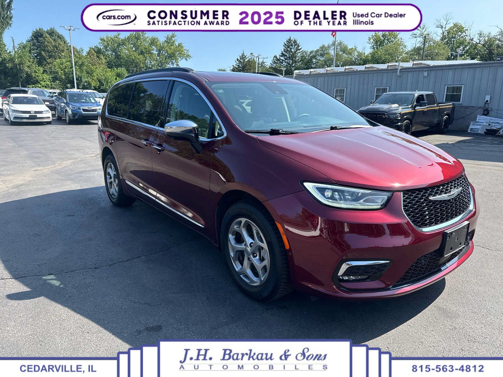 Used 2023 Chrysler Pacifica Limited w/ Uconnect Theater Family Group AWD/4WD image 1