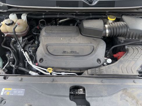 Used 2020 Chrysler Pacifica Touring-L image 27