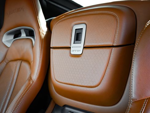 Used 2013 SRT Viper GTS w/ GTS Laguna Interior Pkg image 29