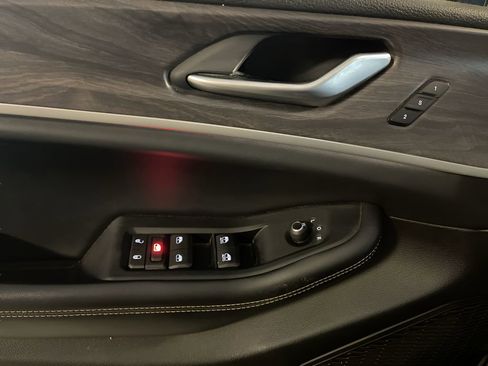 Used 2023 Jeep Grand Cherokee Limited image 13