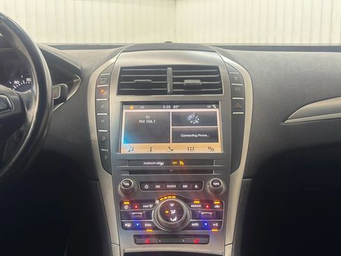 Used 2017 Lincoln MKZ Premiere image 18