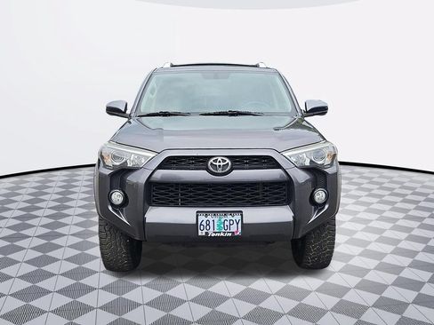 Used 2016 Toyota 4Runner SR5 AWD/4WD image 9