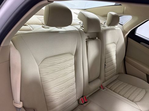Used 2016 Ford Fusion SE FWD image 17