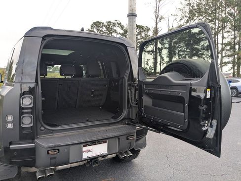 Used 2023 Land Rover Defender 110 V8 image 6