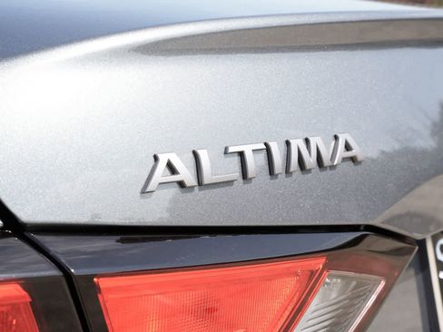 Used 2024 Nissan Altima 2.5 SV FWD image 17