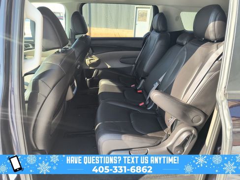 Used 2025 Kia Carnival image 16