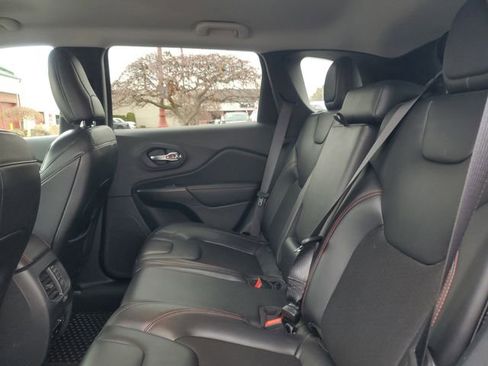 Used 2020 Jeep Cherokee Trailhawk w/ Cold Weather Group image 33