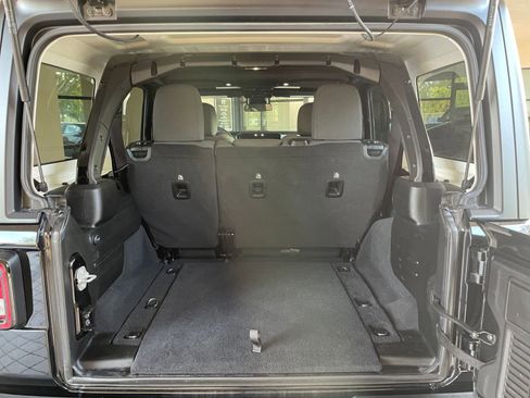 Used 2025 Jeep Wrangler Sport S image 30