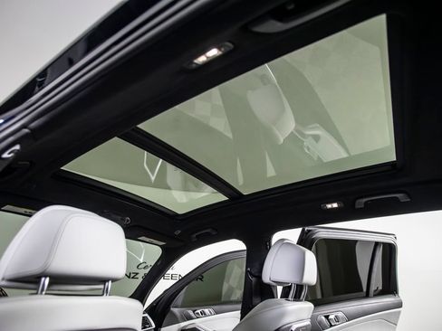 Used 2024 BMW X7 xDrive40i w/ M Sport Package AWD/4WD image 26