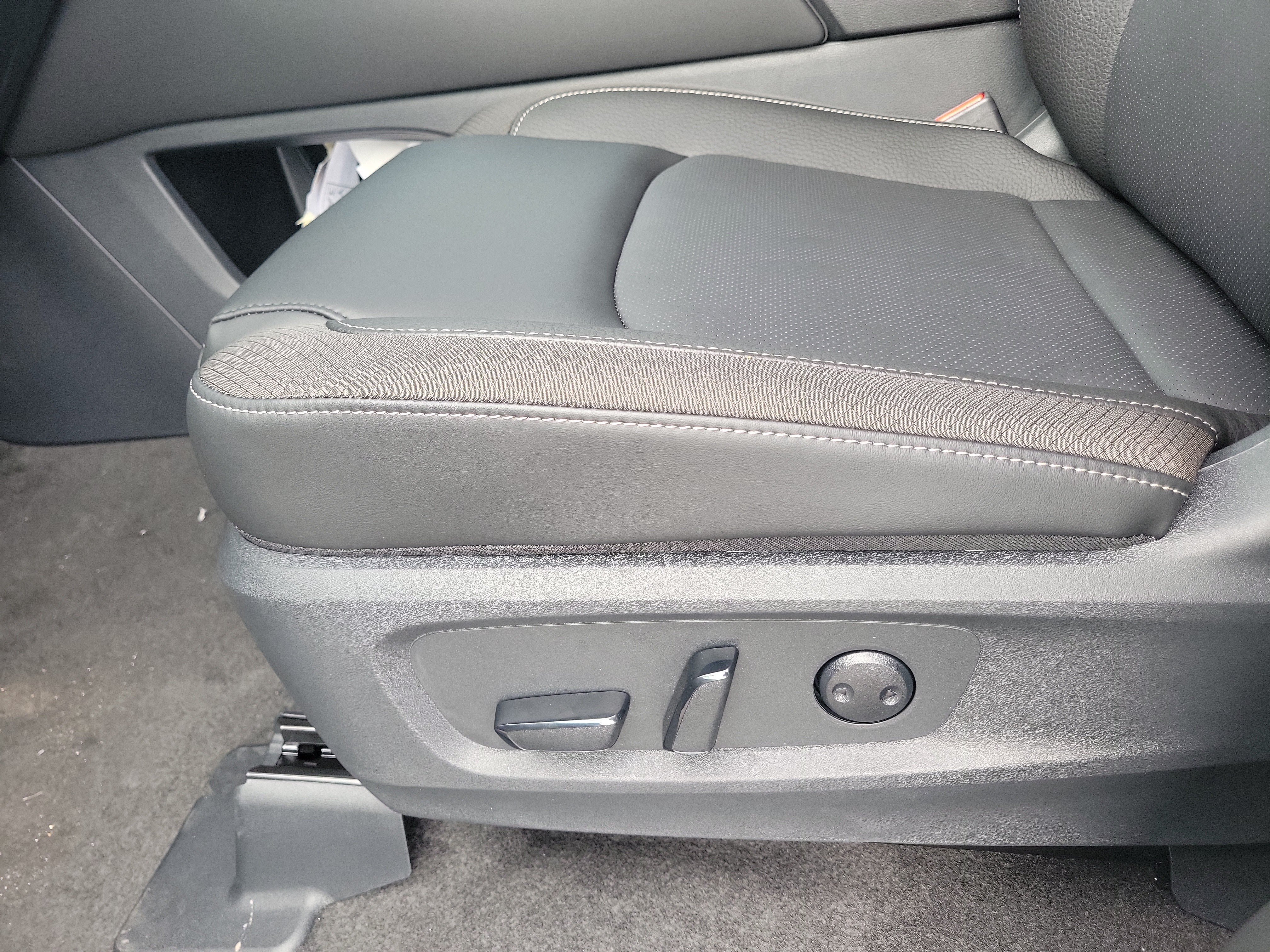 New 2026 Nissan Pathfinder SL FWD image 21