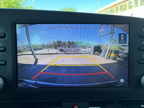 Used 2021 Hyundai Elantra SE FWD image 31