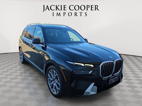 Used 2025 BMW X7 xDrive40i AWD/4WD image 3