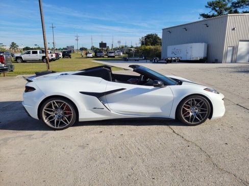 Used 2024 Chevrolet Corvette Z06 RWD image 11