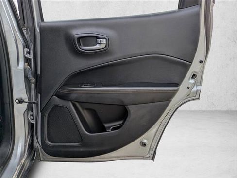 Used 2019 Jeep Compass Limited image 28