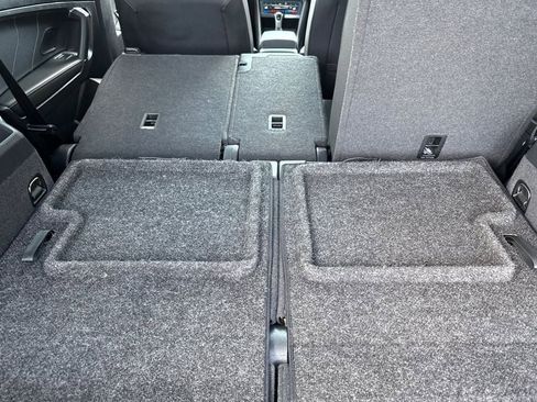 Used 2023 Volkswagen Tiguan SE R-Line image 13