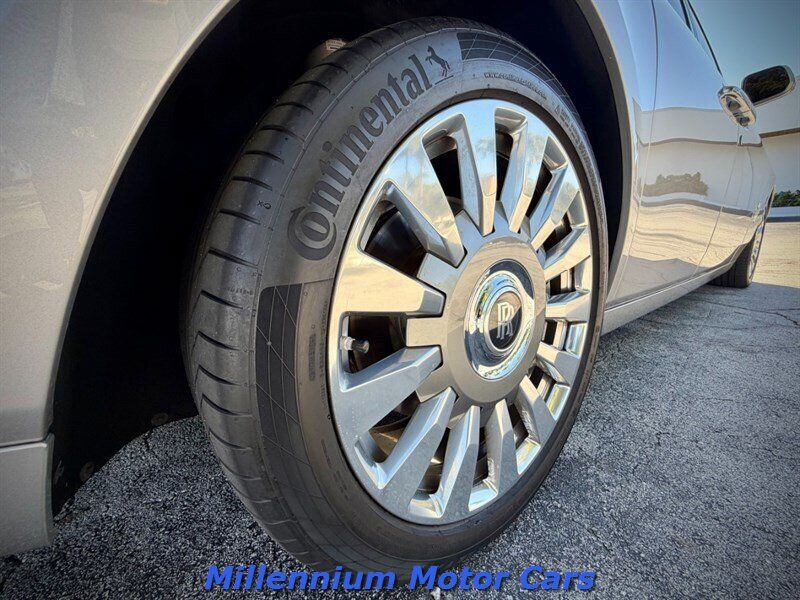 Used 2018 Rolls-Royce Phantom Sedan RWD image 17