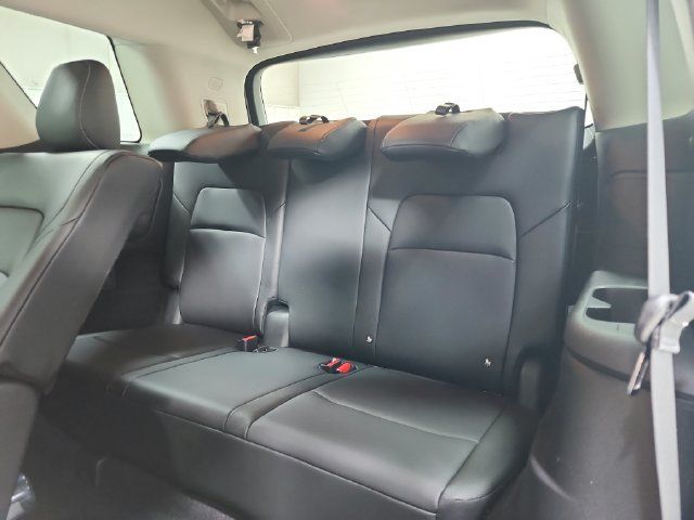 Used 2025 Nissan Pathfinder SL FWD image 13
