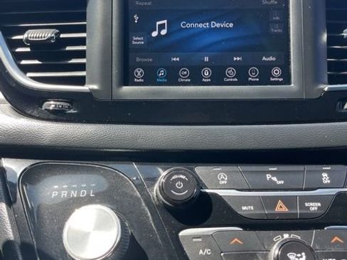 Used 2020 Chrysler Pacifica Touring-L w/ S Appearance Package FWD image 41