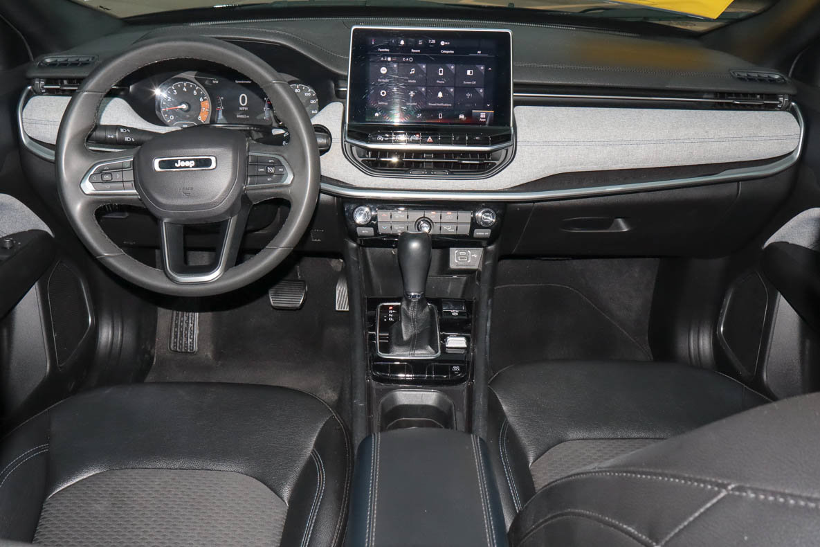 Used 2024 Jeep Compass Latitude AWD/4WD image 10