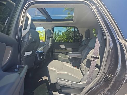 Used 2025 Ford Expedition Active AWD/4WD image 31