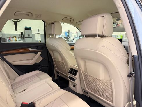 Used 2023 Audi Q5 e Premium w/ Convenience Package AWD/4WD image 26