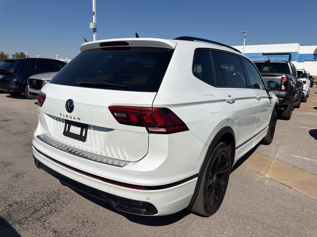 Used 2024 Volkswagen Tiguan SE R-Line FWD image 5
