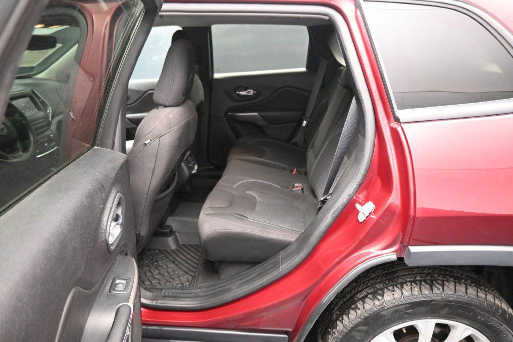 Used 2021 Jeep Cherokee Latitude FWD image 25