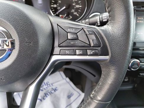 Used 2018 Nissan Rogue SV image 11