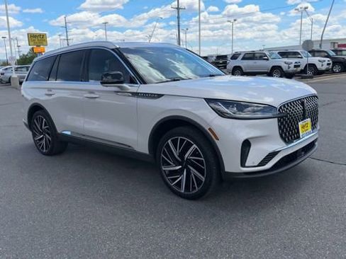 Used 2025 Lincoln Aviator Reserve w/ Equipment Group 201A AWD/4WD image 2