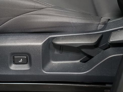 Certified 2025 Toyota Tacoma SR AWD/4WD image 32