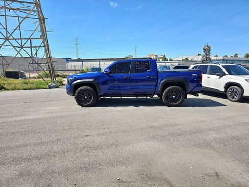 Used 2024 Toyota Tacoma TRD Off-Road w/ TRD Off Road Upgrade Package image 4