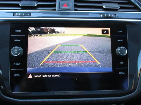 Used 2021 Volkswagen Tiguan SE R-Line image 55