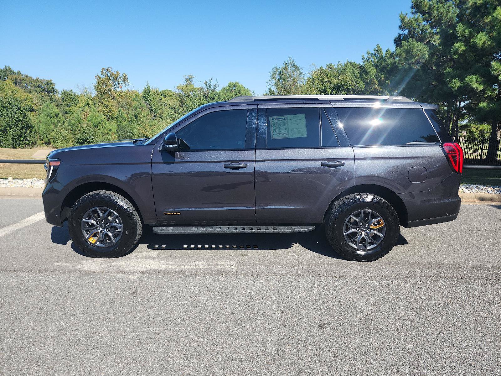 Used 2025 Ford Expedition Tremor AWD/4WD image 2