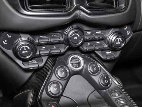 Used 2019 Aston Martin V8 Vantage Coupe image 28