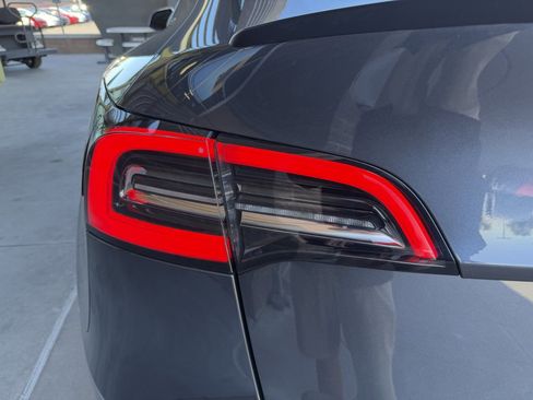 Used 2020 Tesla Model Y Long Range image 14