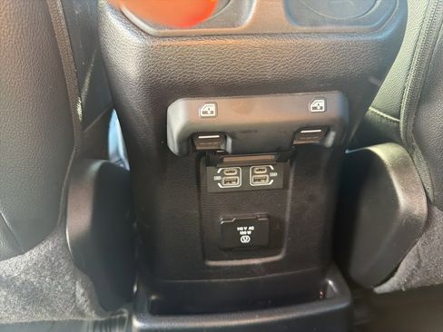 Used 2021 Jeep Wrangler Unlimited Sahara image 25