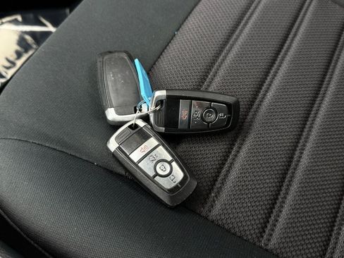 Used 2019 Ford Fusion SE FWD image 35