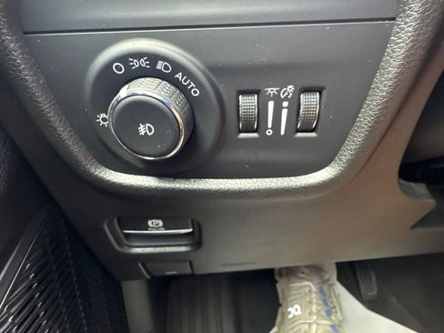 Used 2024 Jeep Grand Cherokee L Limited w/ Black Appearance Package AWD/4WD image 23
