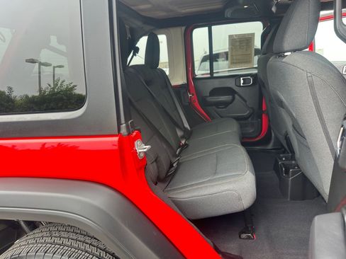 Used 2025 Jeep Wrangler Sport S image 39