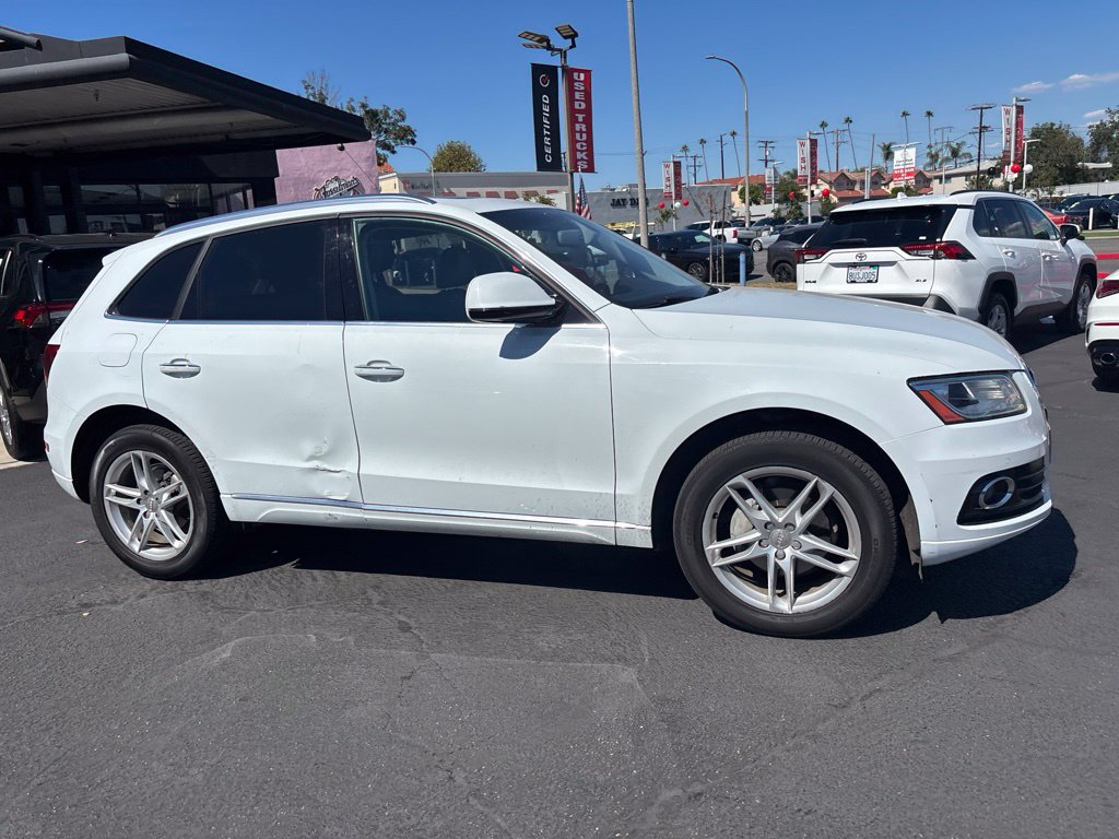 Used 2017 Audi Q5 2.0T Premium Plus w/ Technology Package AWD/4WD image 3