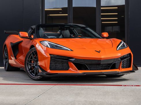 Used 2026 Chevrolet Corvette Z06 RWD image 2