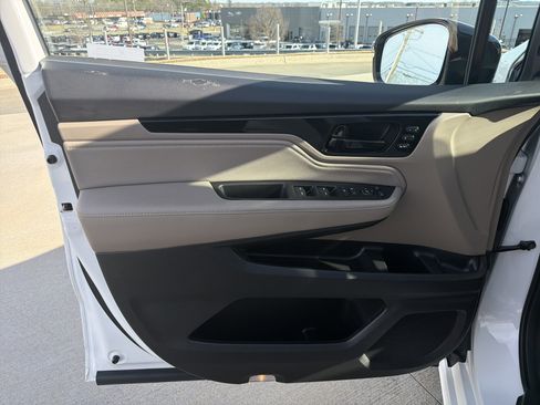 Used 2023 Honda Odyssey Elite image 14