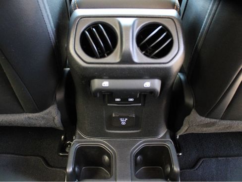 Certified 2023 Jeep Gladiator Overland AWD/4WD image 31