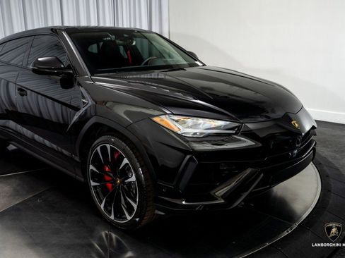 Used 2024 Lamborghini Urus S image 2