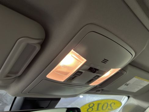 Used 2018 Toyota RAV4 Limited image 35