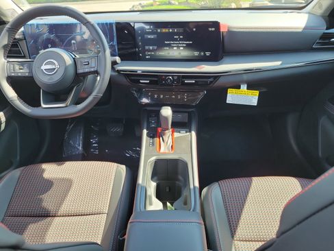 Used 2025 Nissan Kicks SR image 9