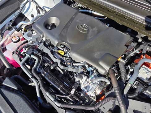 Used 2025 Toyota Camry SE image 17